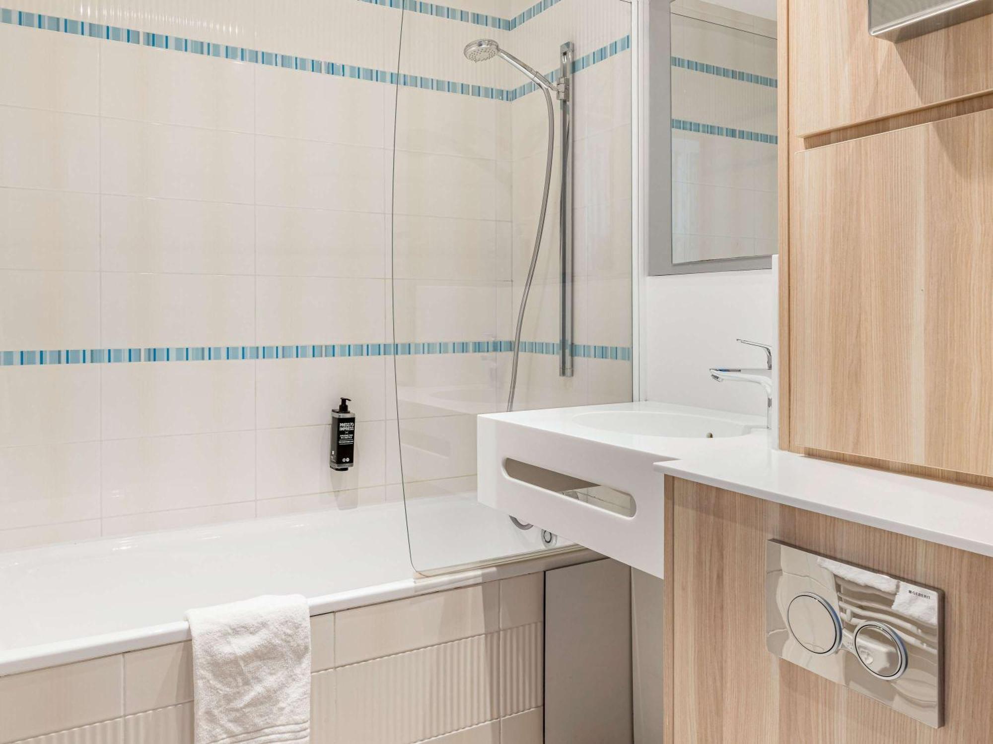 Ibis Styles Annecy Centre Gare Hotel Екстериор снимка