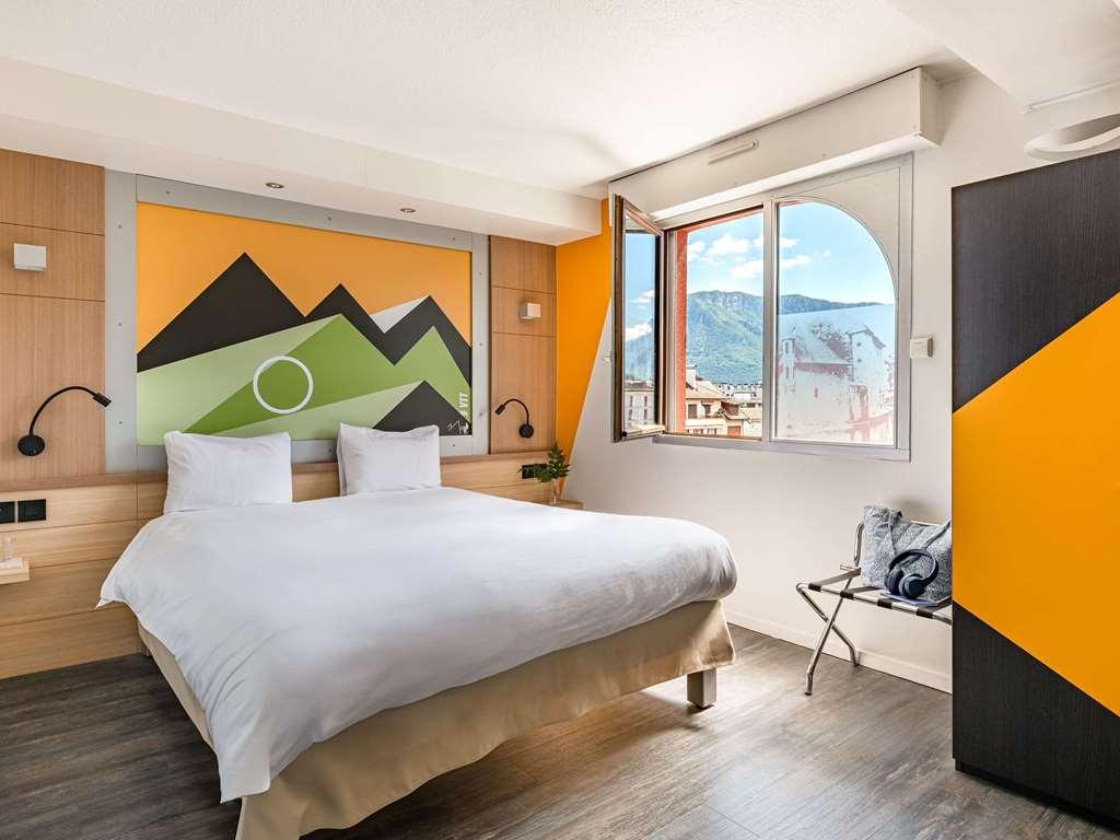 Ibis Styles Annecy Centre Gare Hotel Стая снимка