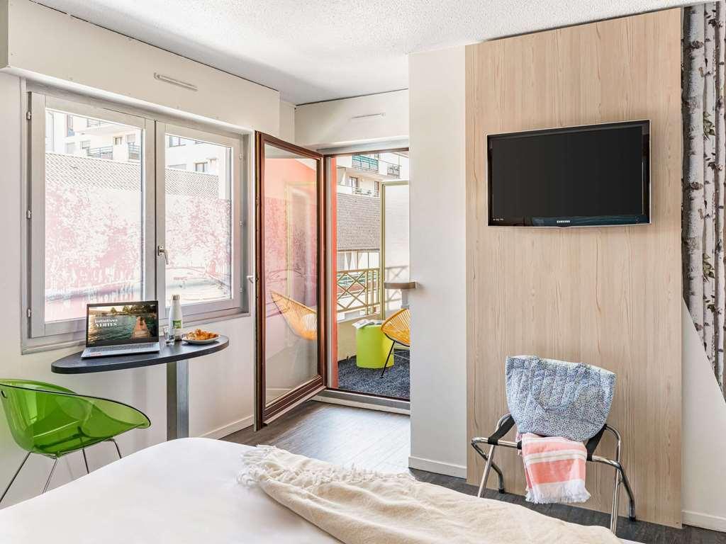Ibis Styles Annecy Centre Gare Hotel Стая снимка