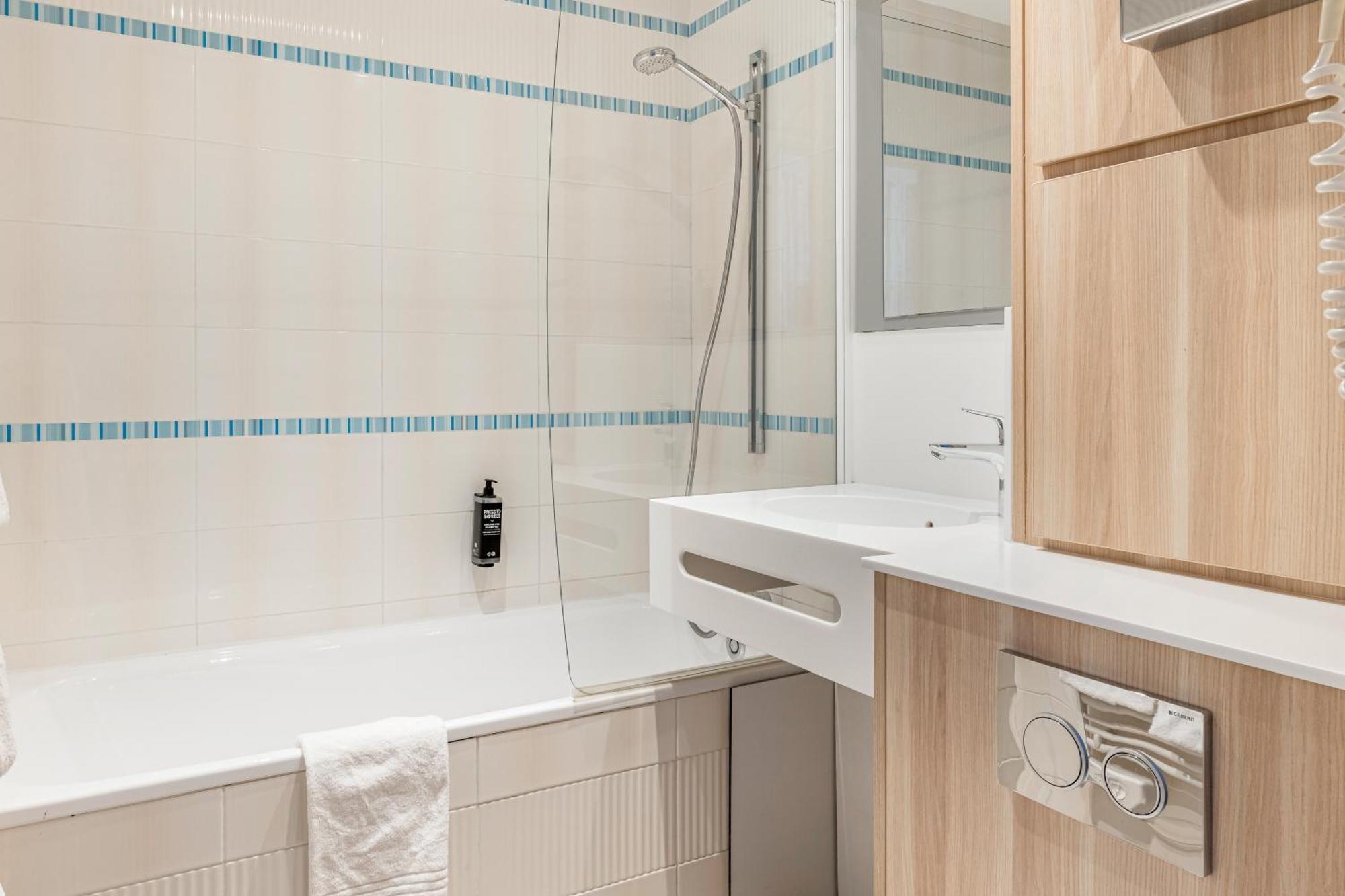 Ibis Styles Annecy Centre Gare Hotel Екстериор снимка