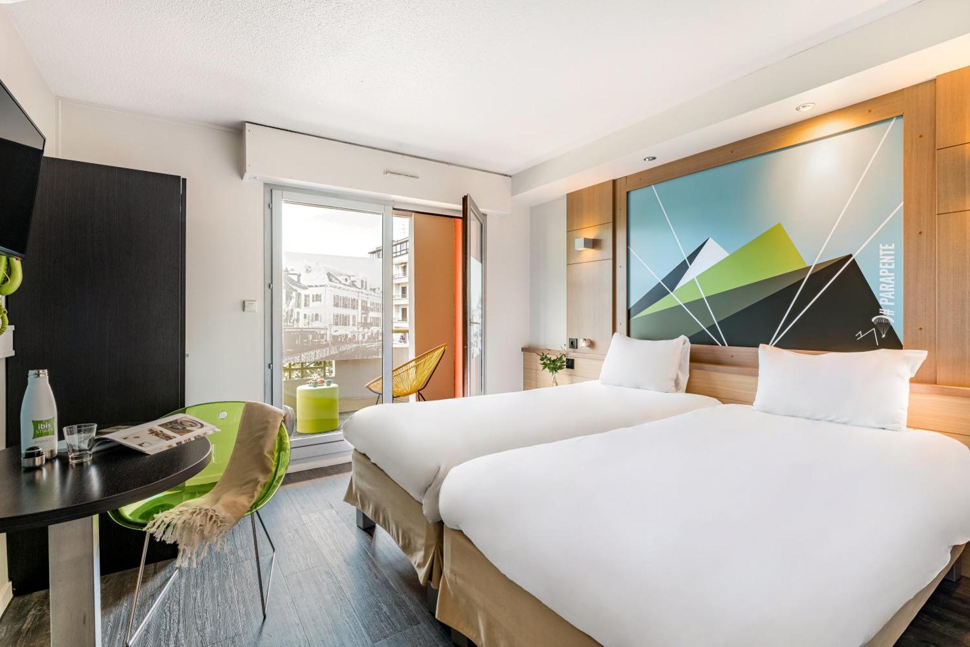 Ibis Styles Annecy Centre Gare Hotel Екстериор снимка